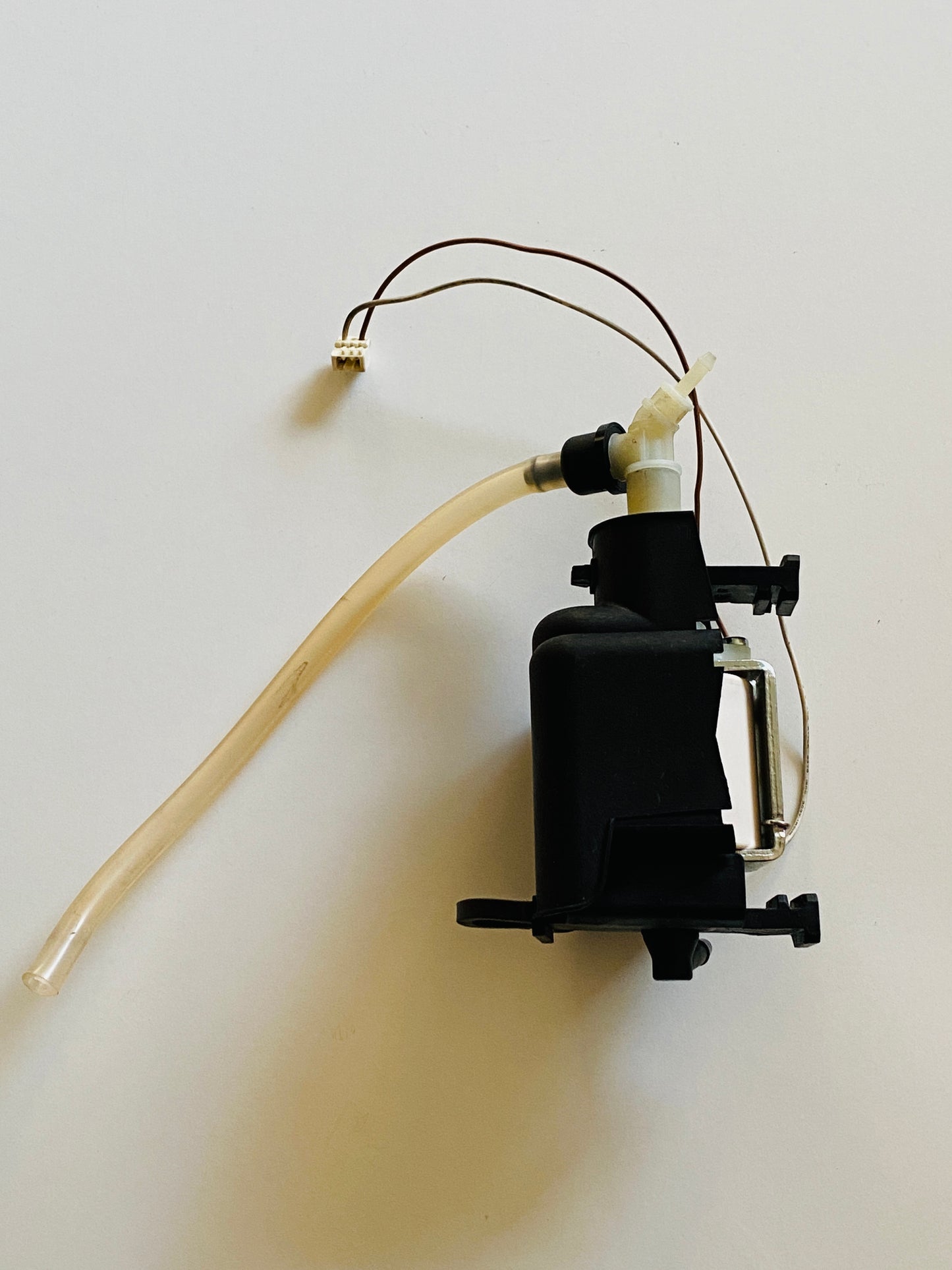 Ulka Wasserpumpe für Siemens EQ3 EQ6 100 EQ300 Bosch Verocup 100 300 500