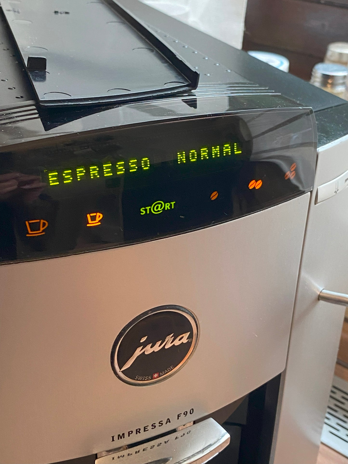 Jura F90 Vorderteil mit Display, Auslauf, Tasten, Stecker & Kabel – baufertig, Kaffeevollautomat - Car Kaffeeautomaten, Ersatzteile