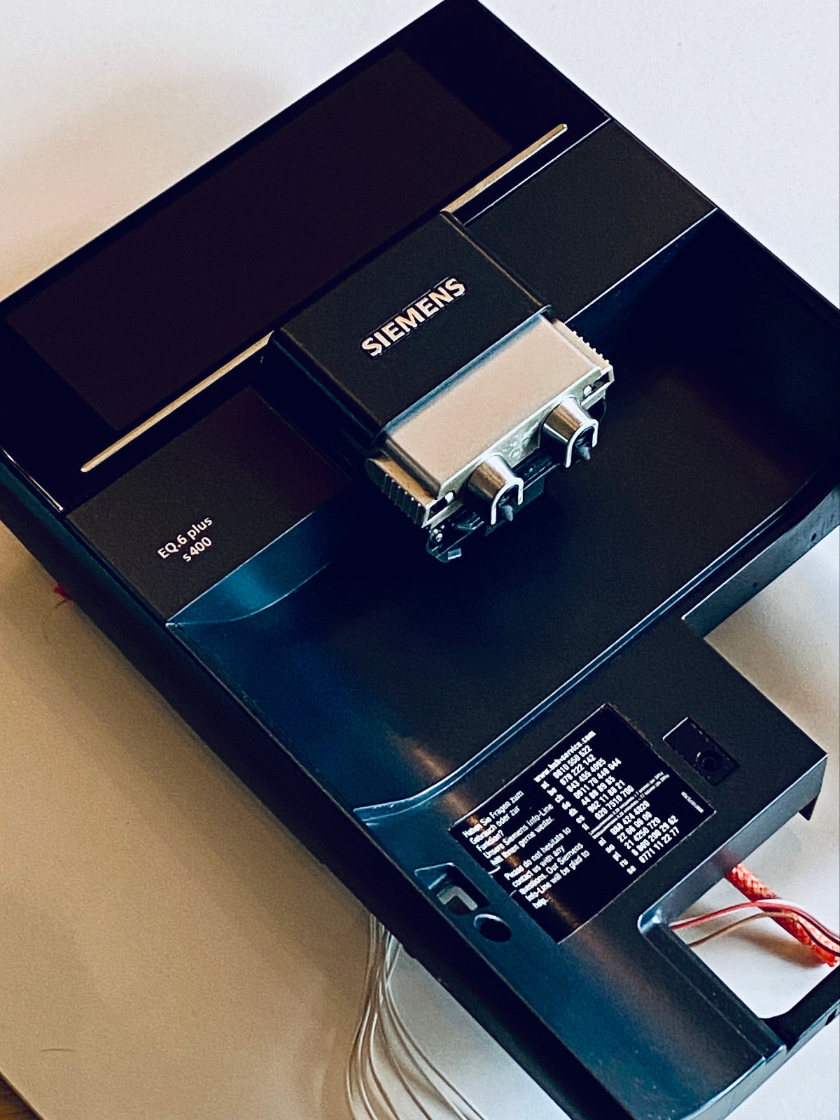 Siemens EQ6 Plus S400 Vorderteil mit Display mit Auslauf