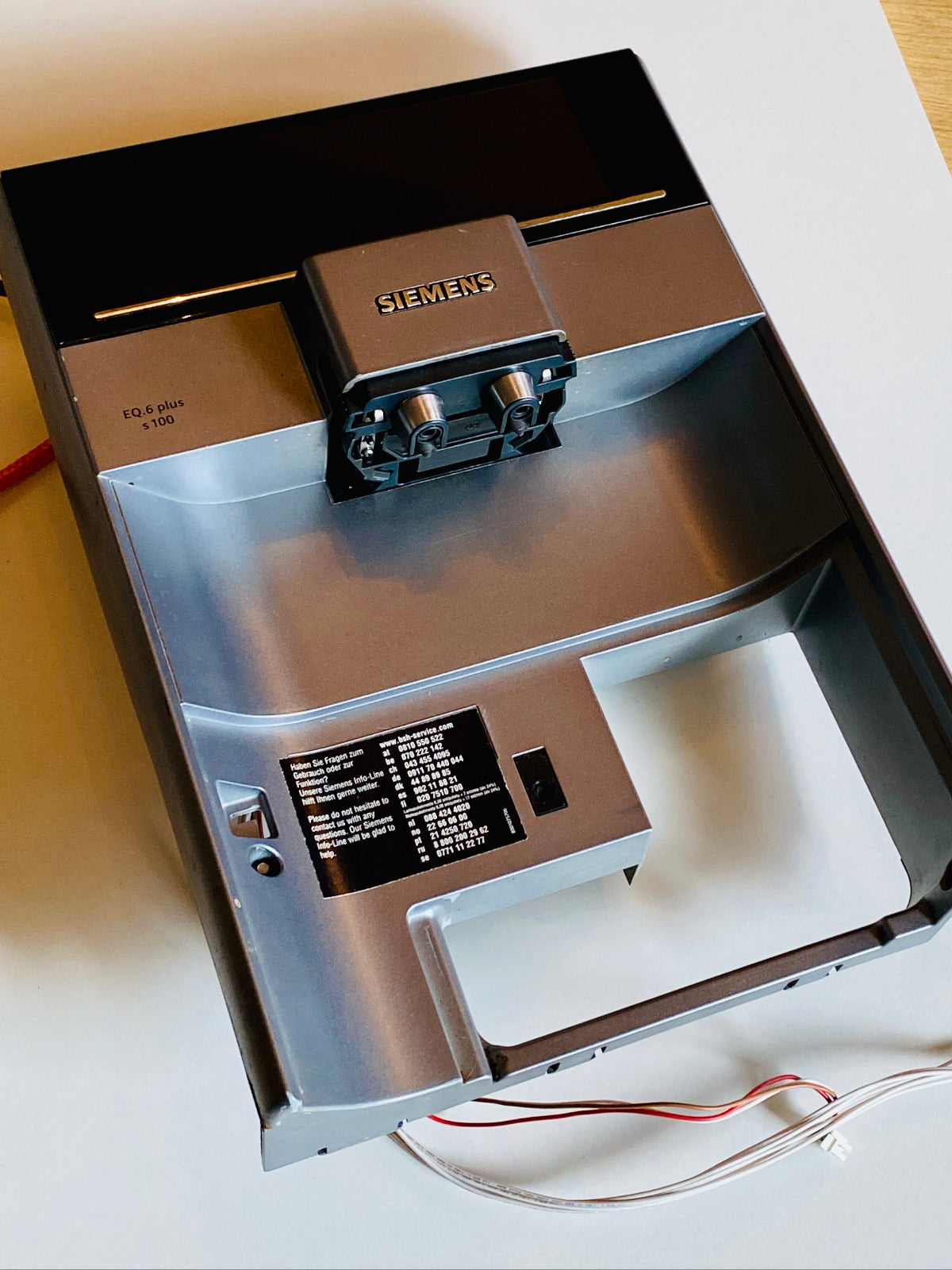 Siemens EQ6 Plus S100 Vorderteil mit Display, Auslauf 