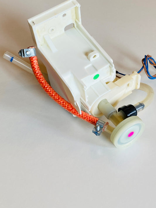 BOSCH SIEMENS EQ6 Siemens EQ6 EQ5, EQ7 EQ500 Wasserpumpe mit Pulsationsdämpfe