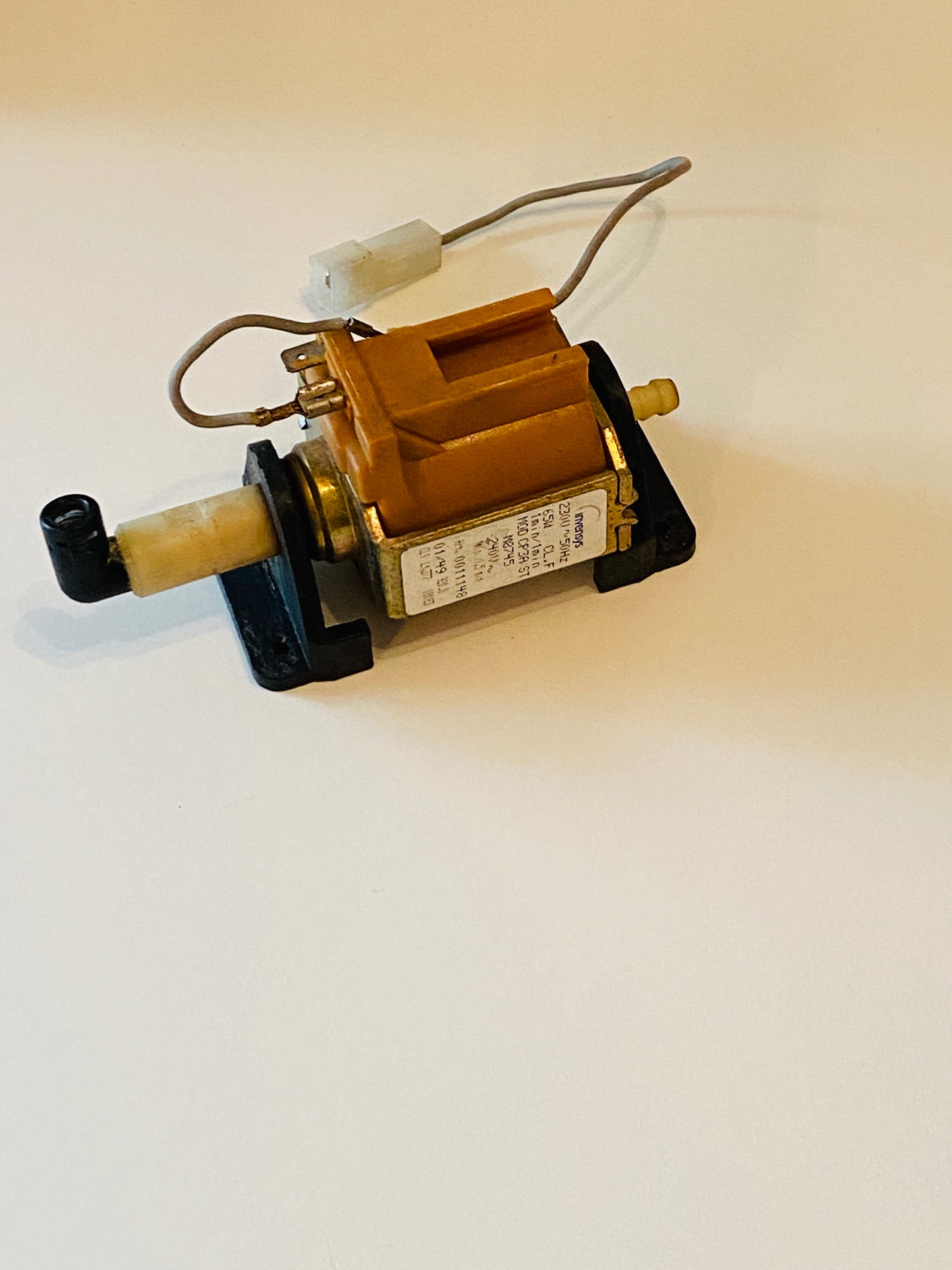 JURA AEG KRUPS FRANKE Wasserpumpe  JURA- E F C S J Z mit Stecker Kaffeevollautomat