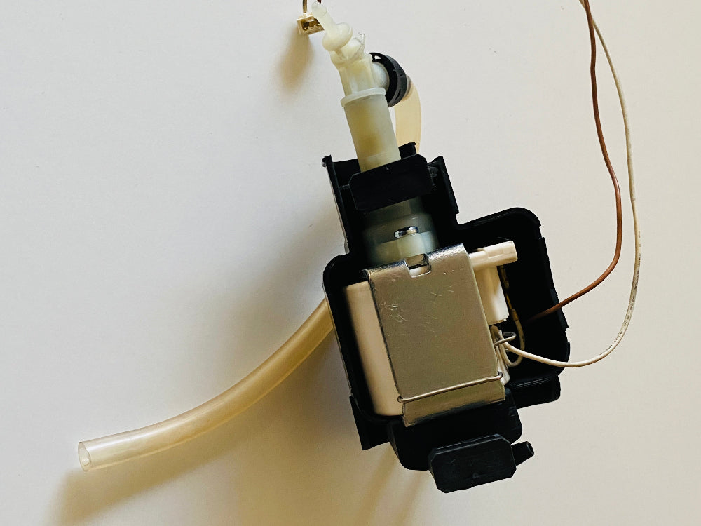 
Ulka Wasserpumpe für Siemens EQ3 EQ6 100 EQ300 Bosch Verocup 100 300 500 