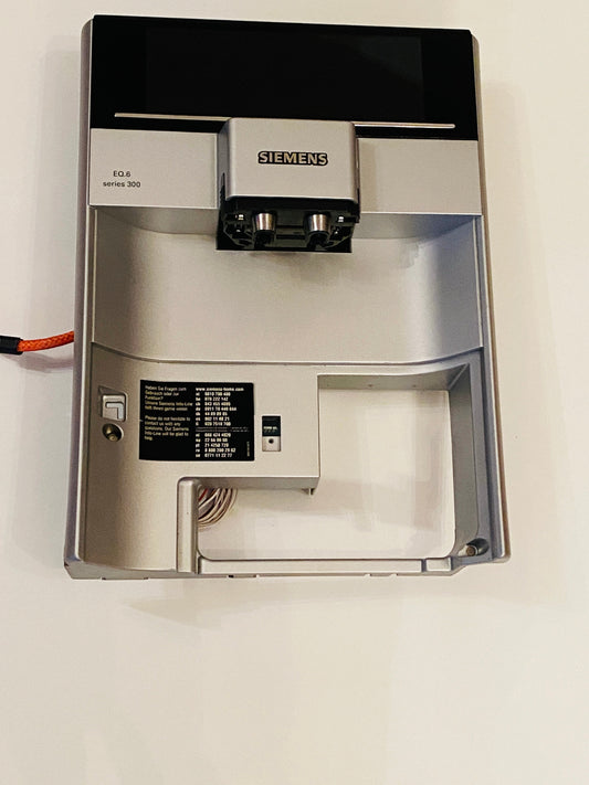 Siemens EQ6 Series 300 – Vorderteil mit Display 