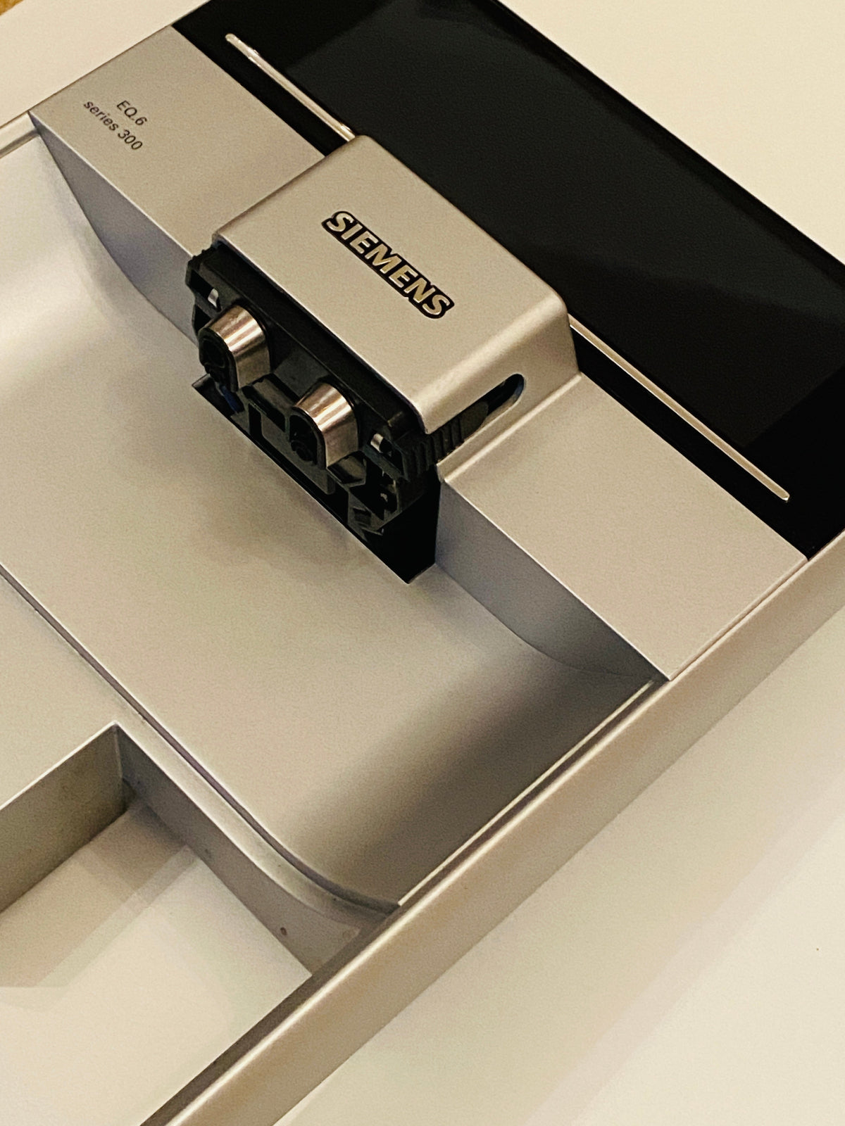 Siemens EQ6 Series 300 – Vorderteil mit Display 