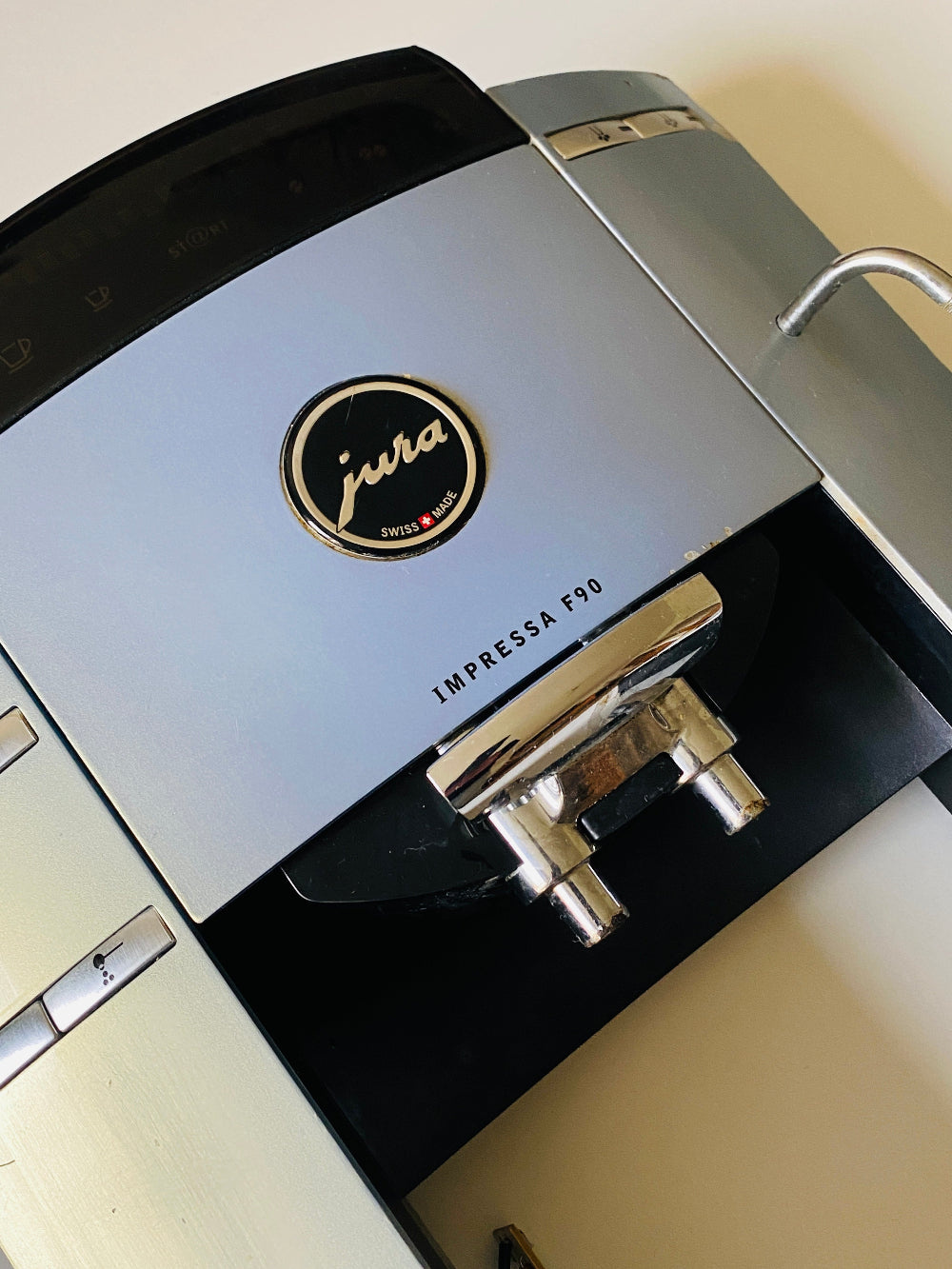 Jura Impressa F90 Sky Blue Vorderteil Display 