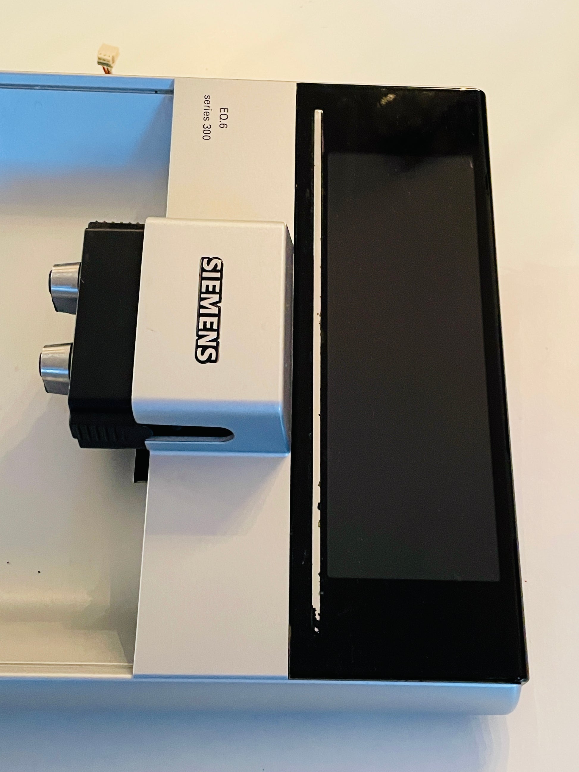 Siemens EQ.6 Series 300 Front Display Kaffeeauslauf