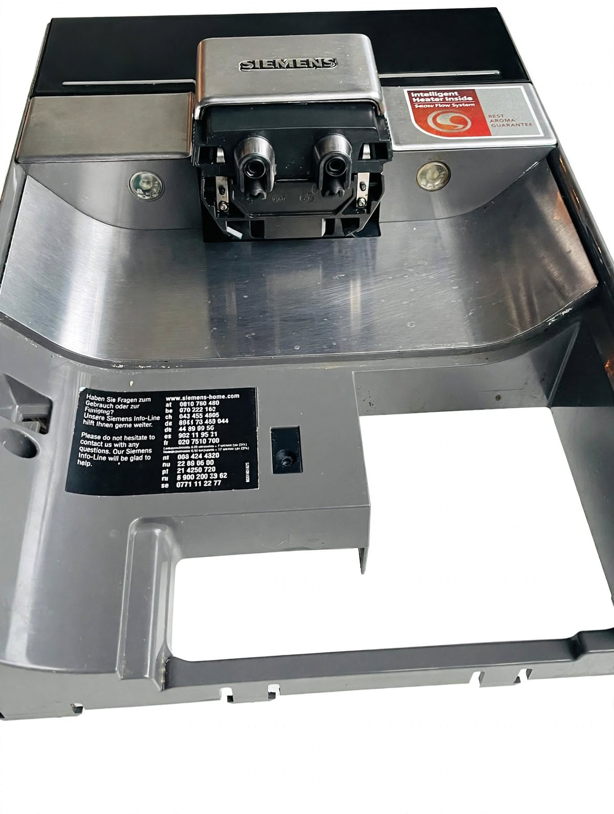 Siemens EQ.6 Serie 700 Front mit Display mit Kaffeeauslauf