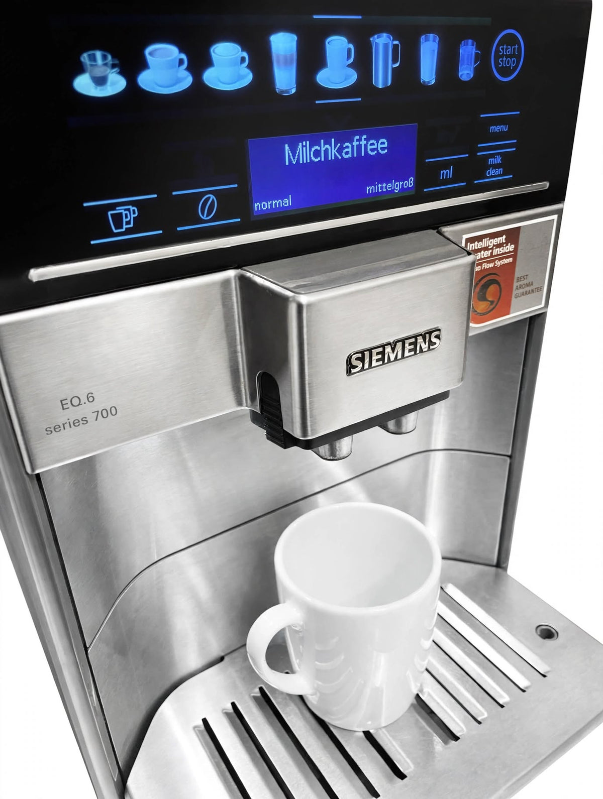 Siemens EQ.6 Serie 700 Front mit Display mit Kaffeeauslauf